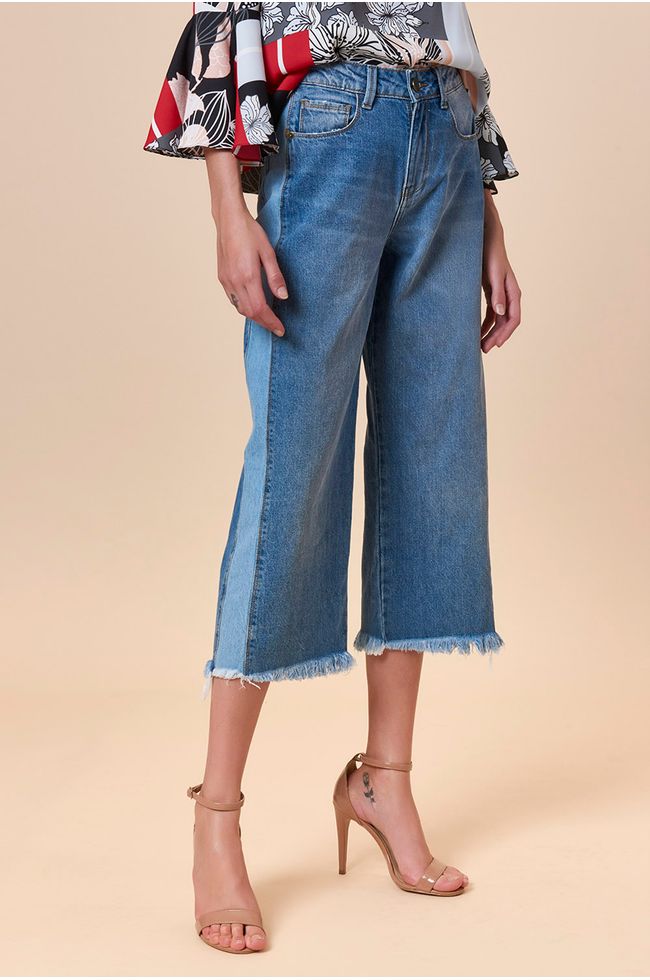 short jeans com faixa lateral